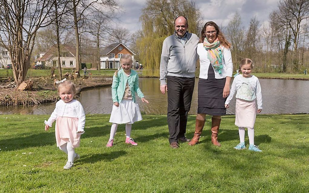 Teun en Gerdien Hakvoort zijn met hun gezin vanuit Scherpenzeel uitgezonden naar Guinee. beeld Sjaak Verboom