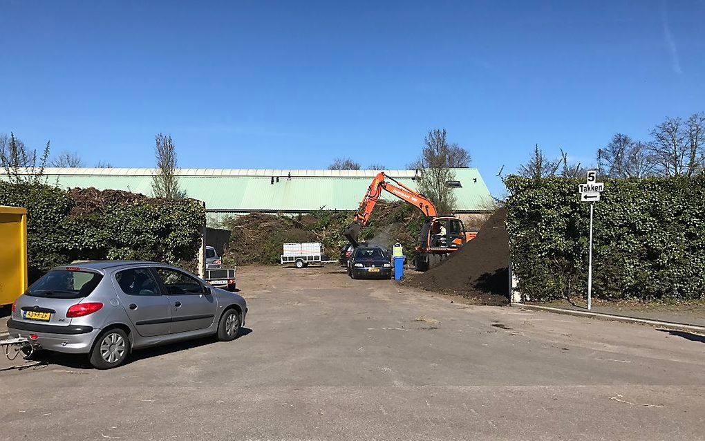 Karretje compost halen in Barneveld. beeld RD