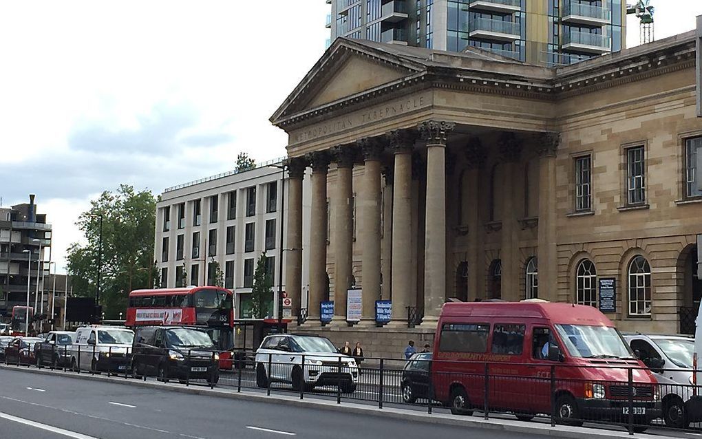 „Alle studenten bezoeken de Metropolitan Tabernacle. Ze luisteren naar een lezing in het Engels over de werken van God door en rond C. H. Spurgeon.” beeld RD, Henk van den Berge