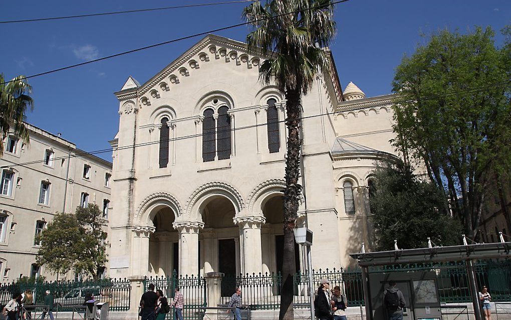 „In Franse gereformeerde kerken heet men je welkom, wordt er voor je gebeden en krijg je na afloop meestal wat te drinken aangeboden.” Foto: Een protestantse kerk in Montpellier. beeld RD, Mark Wallet