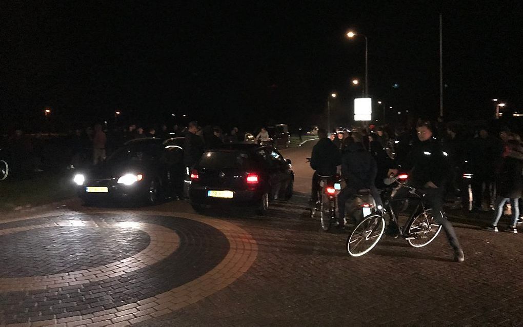 Rond tien uur maandagavond was het bij de Noorderpalen in Urk nog onrustig. beeld RD