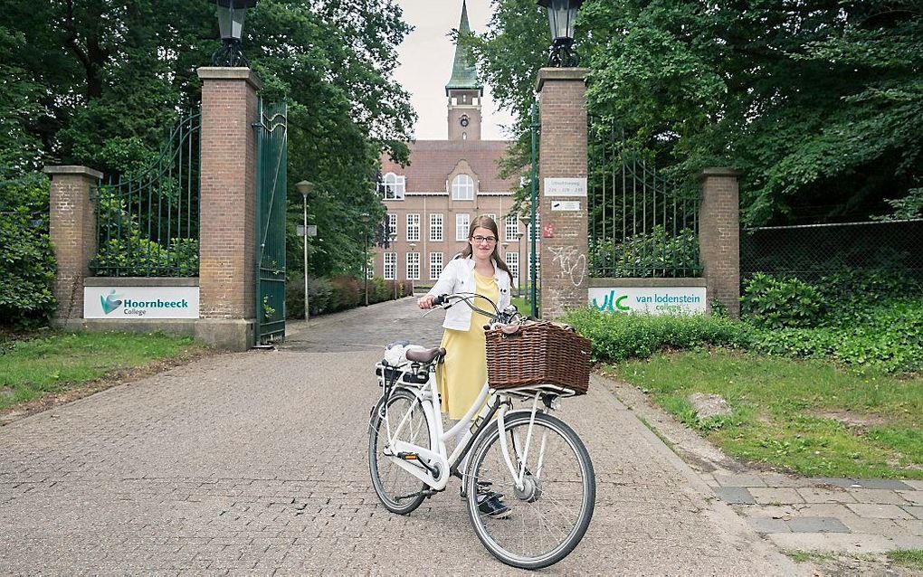 „Hoe verhoudt de huiver om de naam van Maria te verbinden aan een kerkgebouw zich tot het vernoemen van scholen naar een predikant?” Foto: het Hoornbeeck College in Amersfoort. beeld Sjaak Verboom