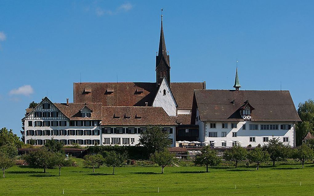 Kunnen wij jegens de remonstranten niet de verdraagzaamheid opbrengen van Calvijn jegens de Zwitserse reformator Bullinger, die wel sprak over Gods verkiezing, maar niet over Gods eeuwige verwerping? Foto: In het voormalige klooster in het Zwitserse Kap-p