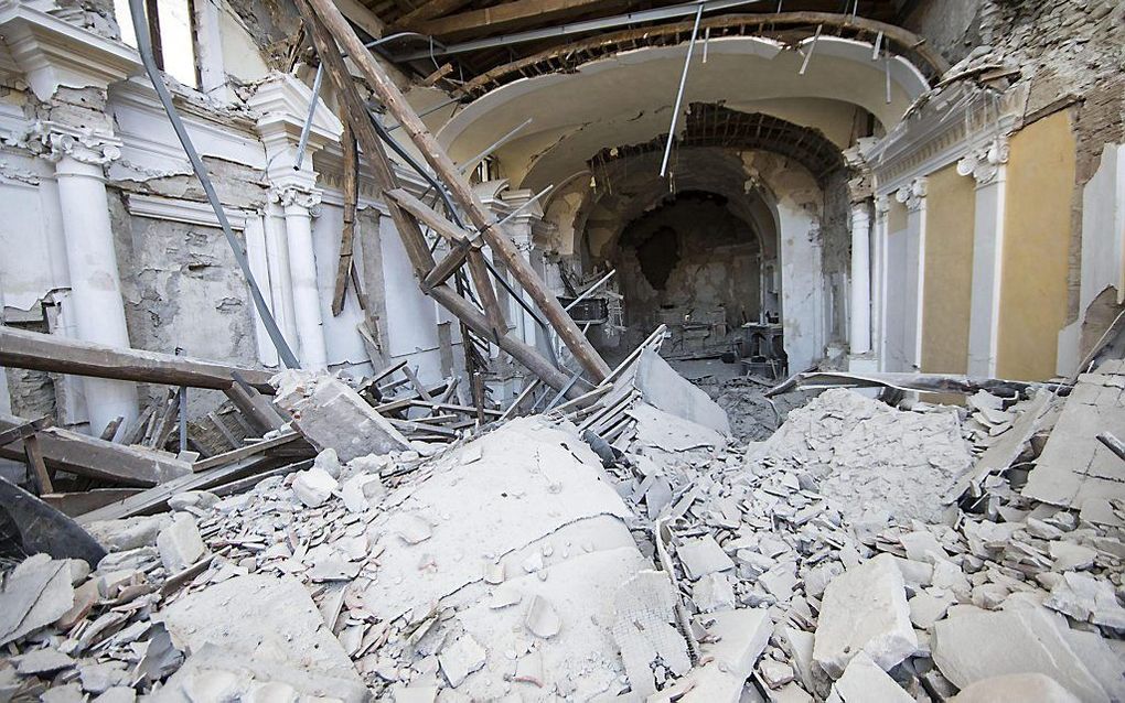 Interieur van de rooms-katholieke kerk in Amatrice na de aardbeving van woensdag.  beeld EPA, Massimo Percossi