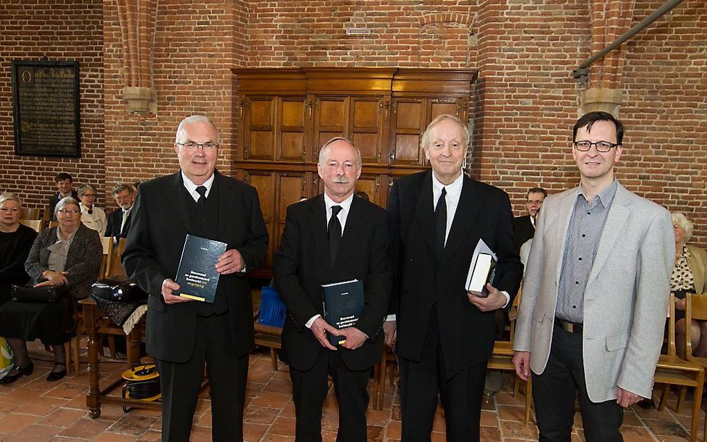 Van links naar rechts: prof. dr. W. J. op ’t Hof, dr. Dick de Vos, mr. dr. F. W. J. den Ottolander, dr. P. Rouwendal. beeld RD, Anton Dommerholt