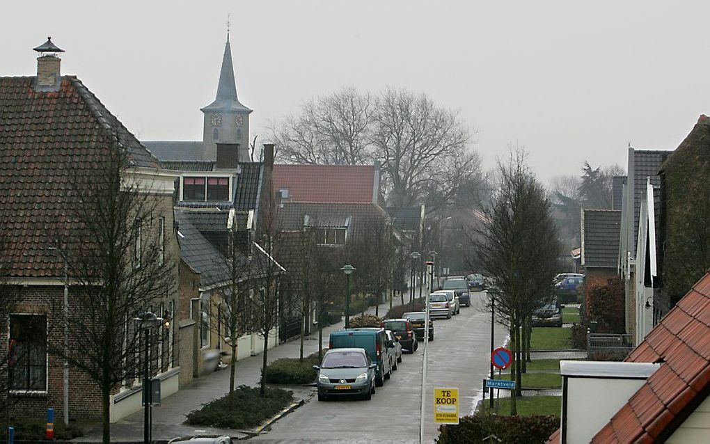 Het gemeentehuis (r.) van Korendijk staat in Piershil. De gemeente is op 1 januari 1984 ontstaan uit een fusie van de gemeenten Goudswaard, Nieuw-Beijerland, Piershil en Zuid-Beijerland. beeld RD, Anton Dommerholt