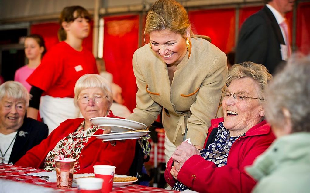 Prinses Máxima was in 2011 actief bij de opening van de 50e lokale organisatie van de stichting Present in het Friese Ureterp. beeld ANP, Frank van Beek