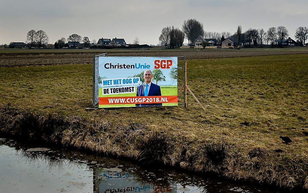 Verkiezingsposters van ChristenUnie-SGP in Mijdrecht, gemeente De Ronde Venen. beeld ANP, Robin van Lonkhuijsen