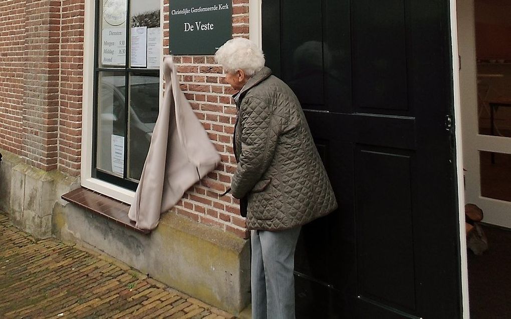 De naam, De Veste, is op zaterdag 6 januari onthuld door mevrouw Dien van Kessel (90). beeld cgk Hattem