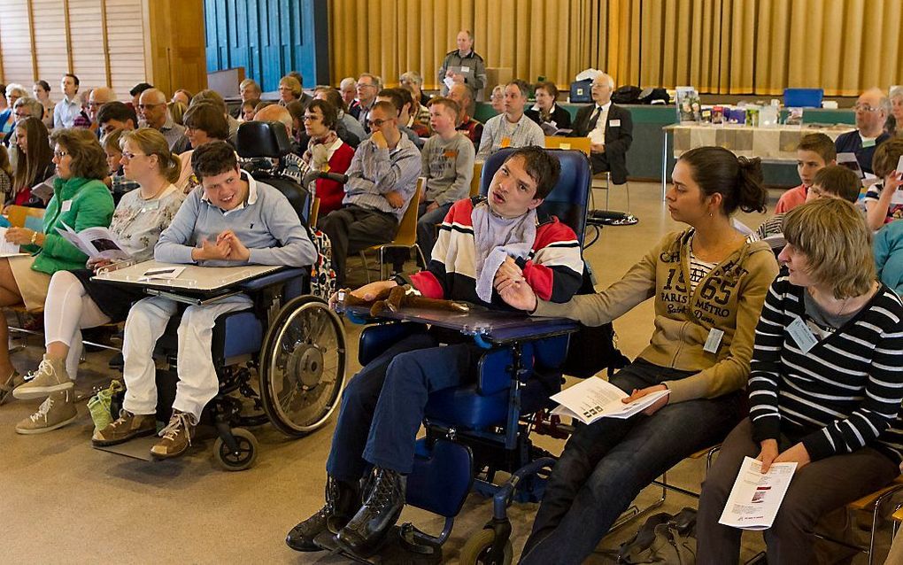 Mensen met een ernstige verstandelijke en meervoudige beperking hebben weinig sociale contacten. Op de foto een bijeenkomst van de vereniging Op weg met de ander. beeld RD, Anton Dommerholt