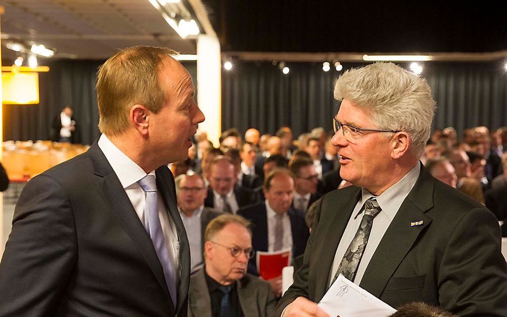 Van der Staaij (L) op de partijdag van de SGP. beeld RD, Anton Dommerholt