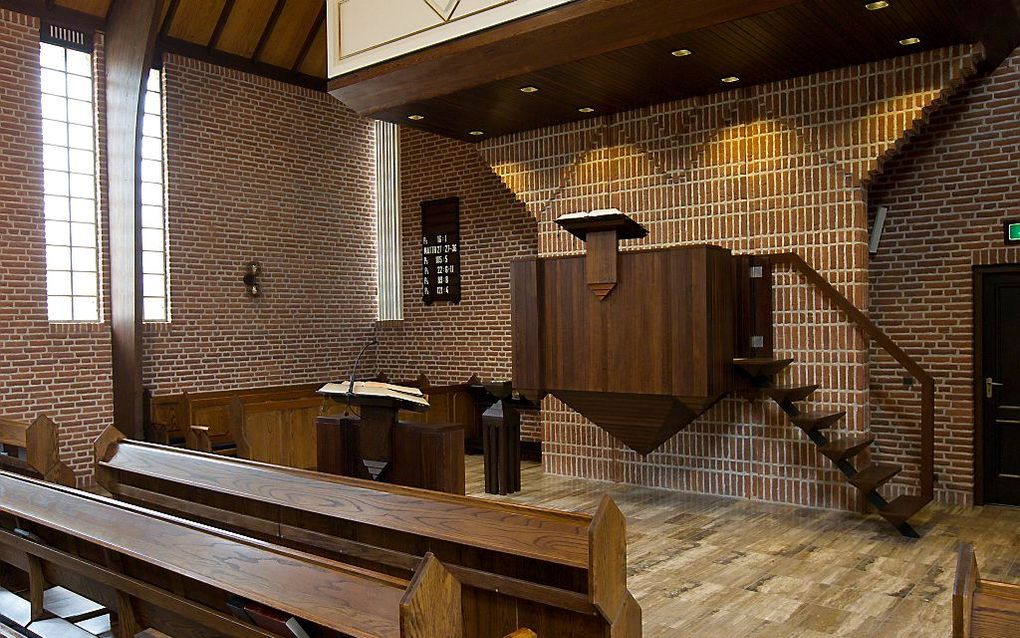 Interieur van de kerk van de gereformeerde gemeente in Nederland te Scherpenzeel (Gld.).  beeld RD, Anton Dommerholt