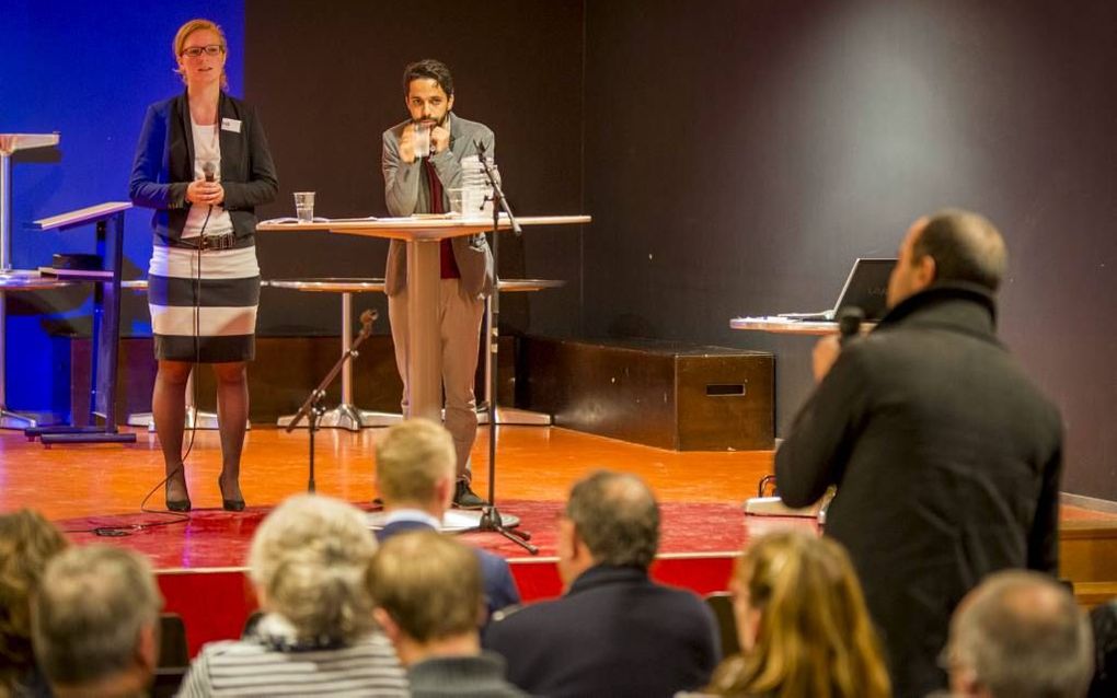 BARENDRECHT. Hoofdimam U. A. Karrat uit Rotterdam voerde gisteravond het woord tijdens een door de SGP-Barendrecht belegde discussieavond.  beeld Cees van der Wal