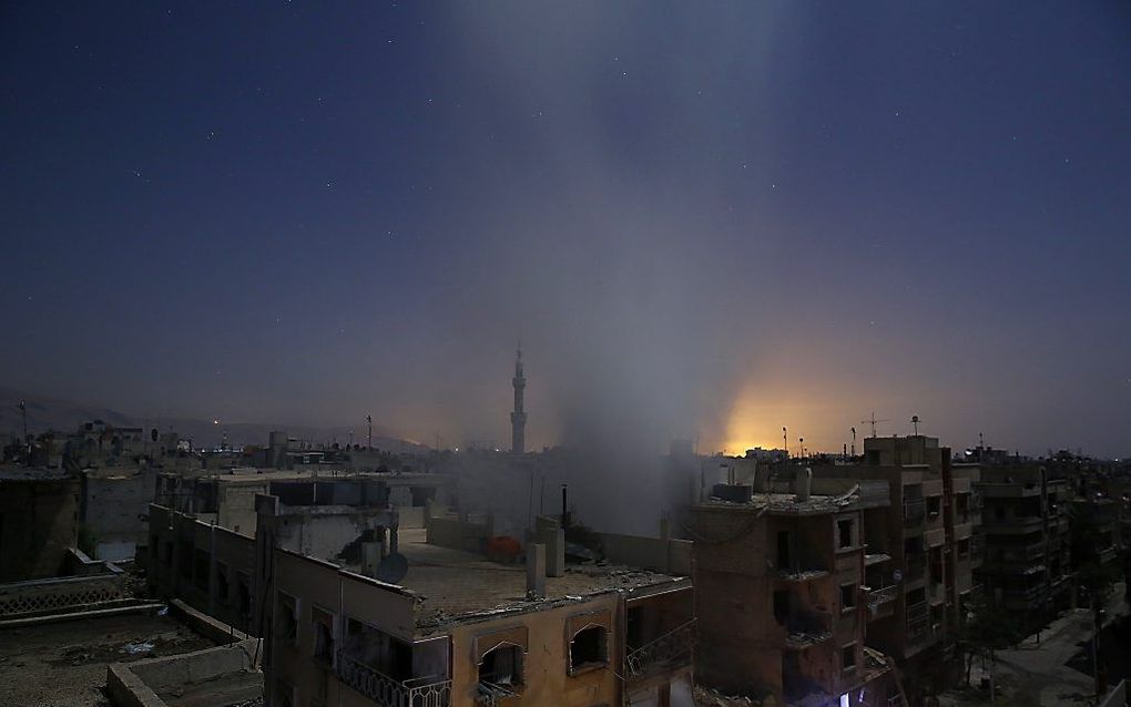 Explosie afgelopen nacht in Douma. Beeld AFP