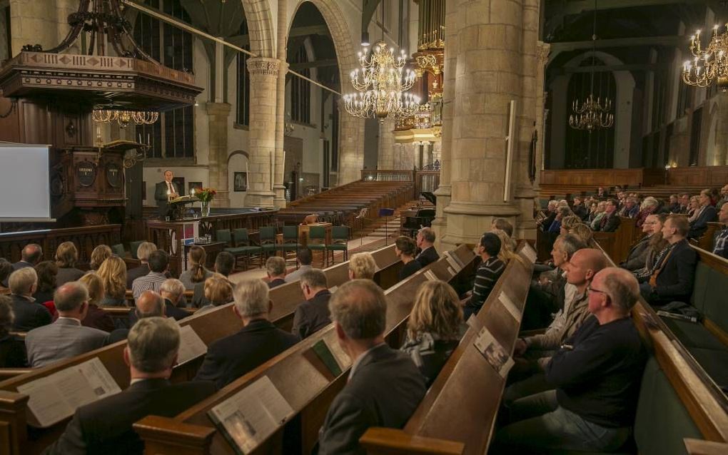 GOUDA. In de Goudse Sint Jan ging zaterdagavond het Bijbeljaar 2016 van start. Tijdens de bijeenkomst gingen „bekende en minder bekende Nederlanders” in gesprek over de vraag wat zij met de Bijbel hebben. Een ensemble van Driestar Educatief verzorgde enke