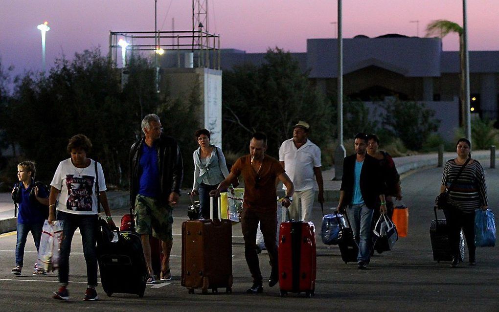 De kans dat de Russische Airbus A321 afgelopen zaterdag als gevolg van explosieven is neergestort, lijkt toe te nemen. De Britse autoriteiten hebben woensdag alle vluchten van en naar de Egyptische badplaats Sharm al-Sheikh stilgelegd. Nederland raadt voo