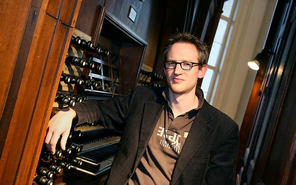 Matthias Havinga, hier bij de speeltafel van het Bätzorgel in de Ronde Lutherse Kerk. Beeld RD, Anton Dommerholt