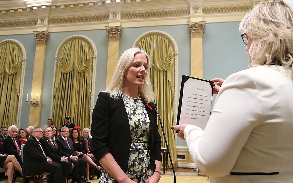 Bij de beëdiging van de nieuwe regering van Canada heeft vrijdag bijna de helft van de ministers de eed afgelegd.  beeld AFP