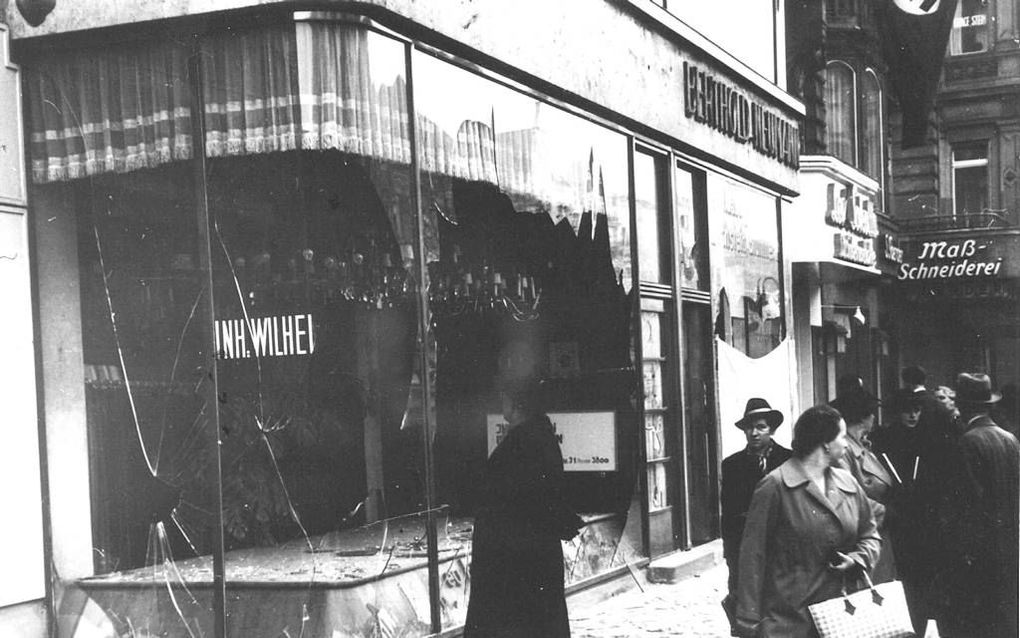 Winkels van Joden in Duitsland na de Kristallnacht van 9 november 1938. beeld ANP