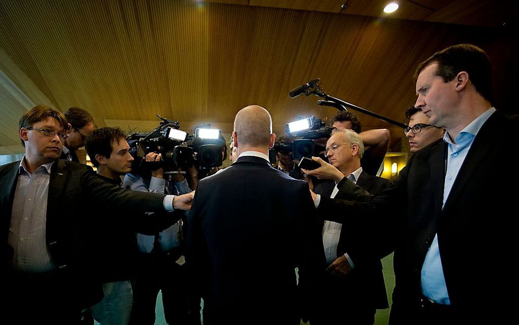 PvdA-leider Diederik Samsom spreekt met de pers over de commissie stiekem. Beeld ANP