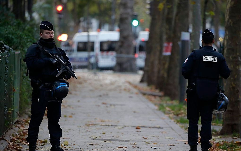 Straatbeeld in Parijs, de ochtend na de bloedige aanslagen. beeld AFP