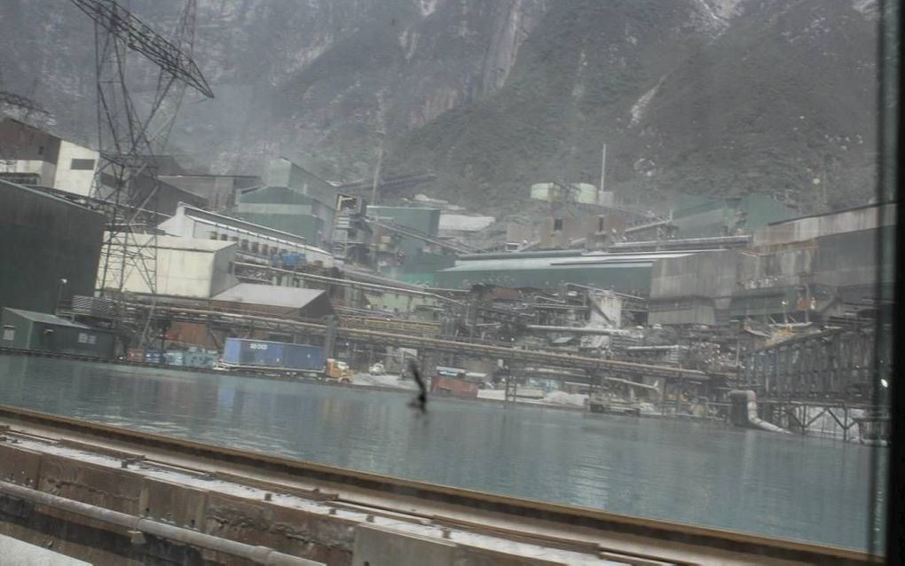 In het onherbergzame gebied van het Carstensz-gebergte op Papoea-Nieuw Guinea heeft de winning van goud en koper plaats. Beeld Huub Lems