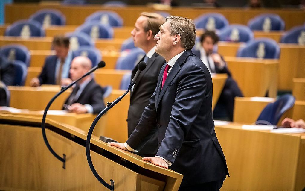 Van der Staaij (l.) en Buma donderdag in de Tweede Kamer. Beeld ANP