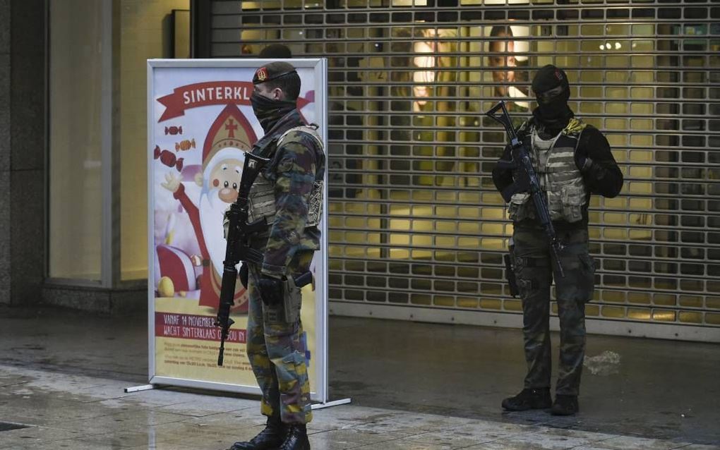 In Brussel is het openbare leven nagenoeg stilgevallen. Met name in het centrum van de stad was het vanmorgen erg stil. In andere delen van de stad, zoals bij de Europese instellingen, proberen mensen gewoon naar hun werk te gaan. Militairen en agenten be