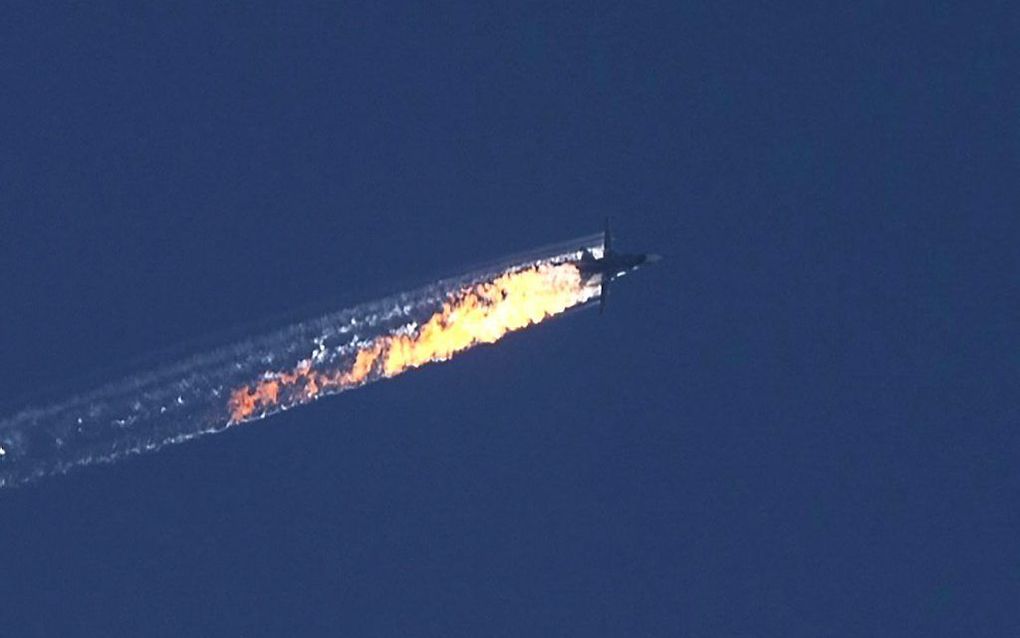 Russisch toestel wordt door Turkije uit de lucht geschoten. Beeld EPA