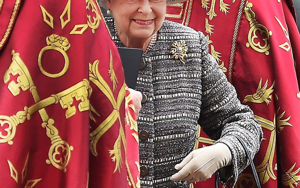 Queen Elizabeth arriveert dinsdag bij Westminster Abbey in Londen. beeld AFP