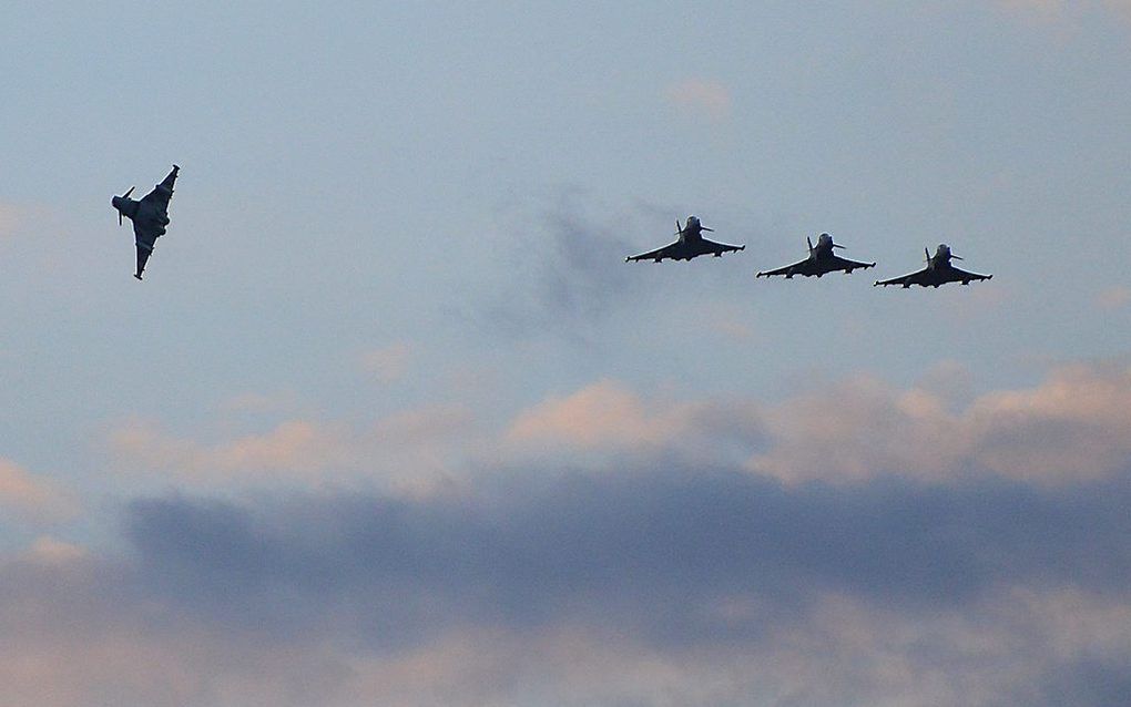 Franse gevechtsvliegtuigen na de eerste bombardementen donderdagmorgen op doelen van IS in Syrie. Beeld EPA