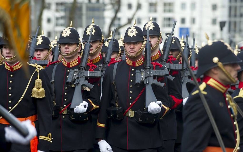 Het Korps Mariniers viert zaterdag zijn 350e verjaardag. Pakweg 2000 (oud-)mariniers nemen deel aan een defilé op de Coolsingel in Rotterdam. Foto: mariniers in hun ceremoniële uniformen. beeld ANP