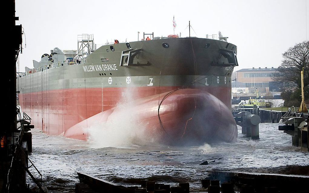 Personeel van  IHC is bereid tot acties om een beter sociaal plan af te dwingen. Mogelijk moet daardoor de tewaterlating van een schip voor een Chinese opdrachtgever  worden uitgesteld. Foto: een eerdere tewaterlating bij een van de werven van IHC. beeld 