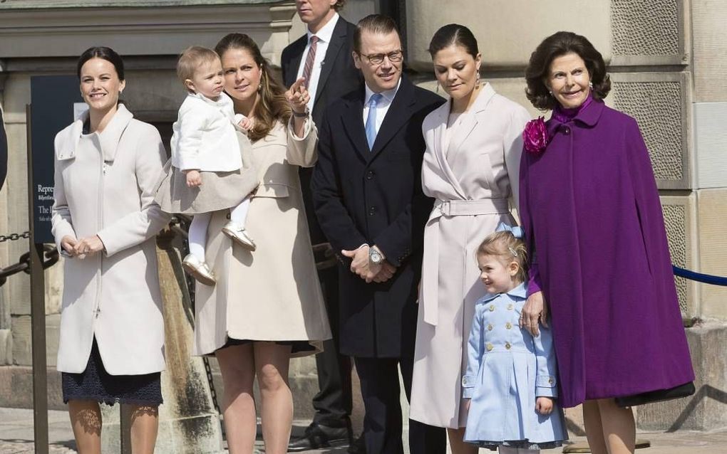 Twee prinsessen van de Zweedse koninklijke familie zijn zwanger: kroonprinses Victoria  (2e v. r.) en schoonzus Sofia (l.).  beeld EPA