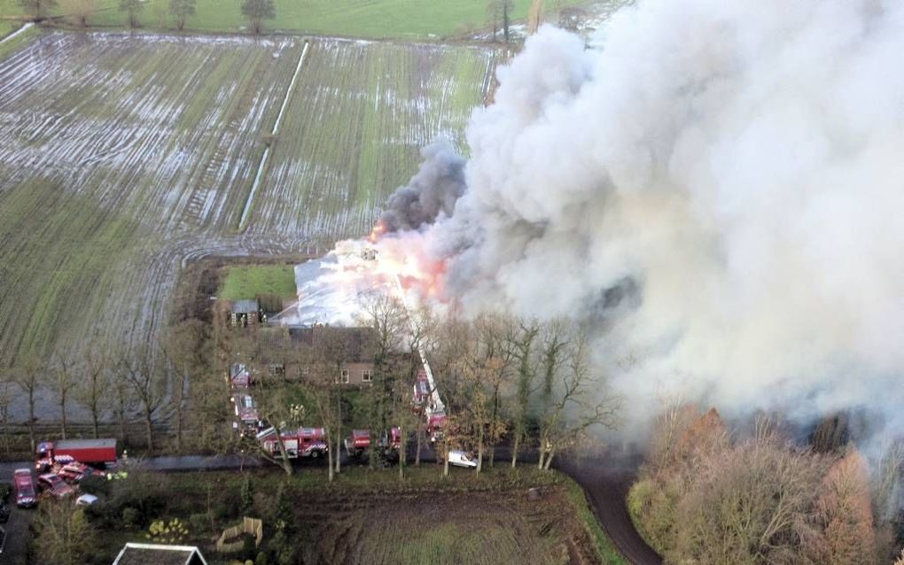 Brand in Barneveld. Foto heliflight.nl