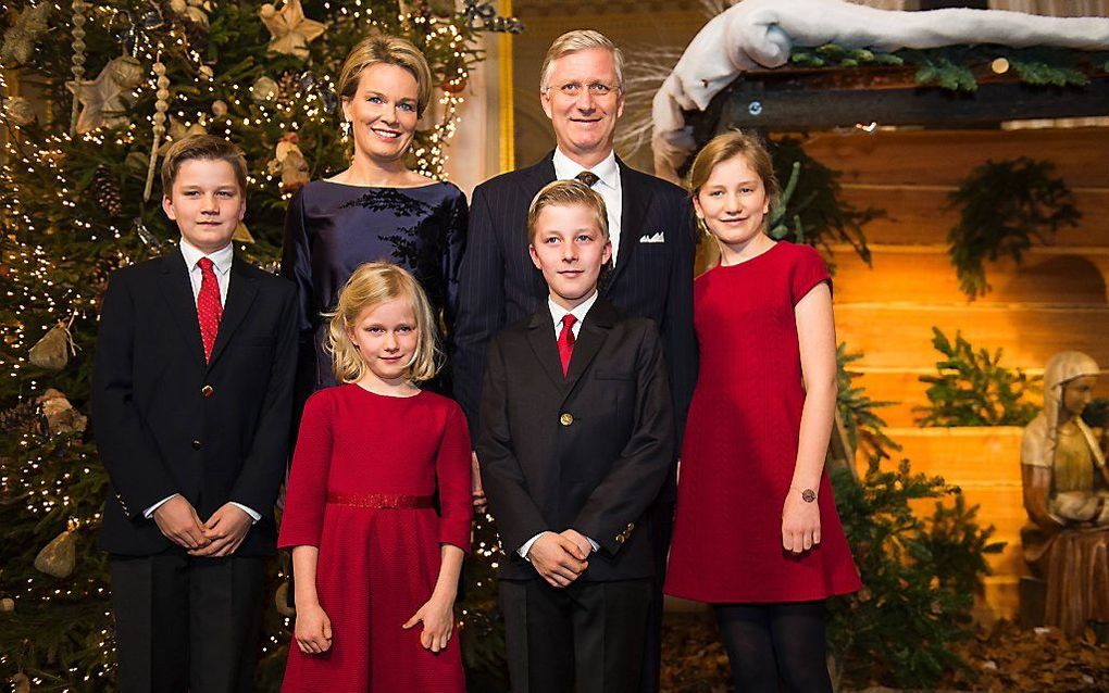 De Belgische koning Filip en koningin Mathilde met hun kinderen. beeld AFP