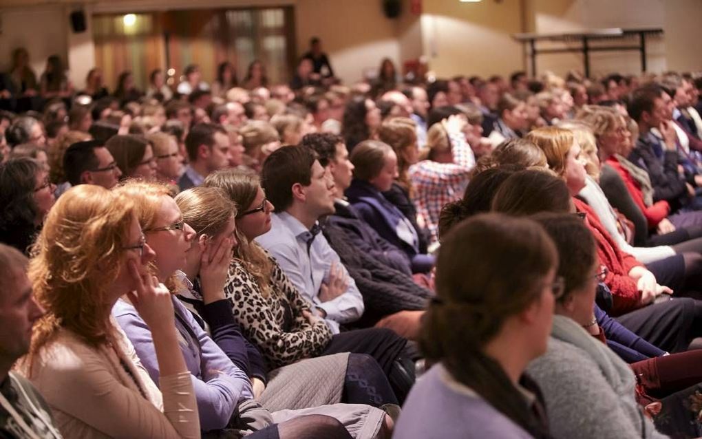 De Kom Ook Groep was zaterdagavond bijeen in Hoevelaken om na te denken over „maskers in het leven”. beeld Jaco Klamer