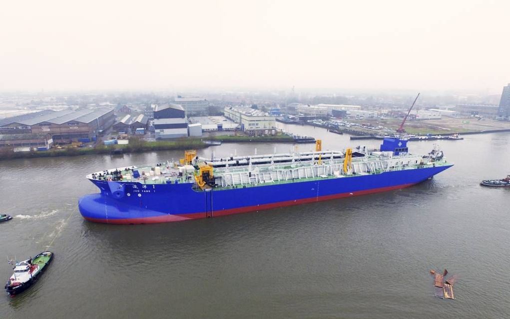 KINDERDIJK. Bij de Kinderdijkse werf van scheepsbouwer IHC werd zaterdag het baggerschip Jun Yang 1 tewatergelaten. Het schip wordt gebouwd voor de Chinese onderneming Guangzhou Dredging Company. Het vaartuig zal bij de aflevering komende zomer het groots