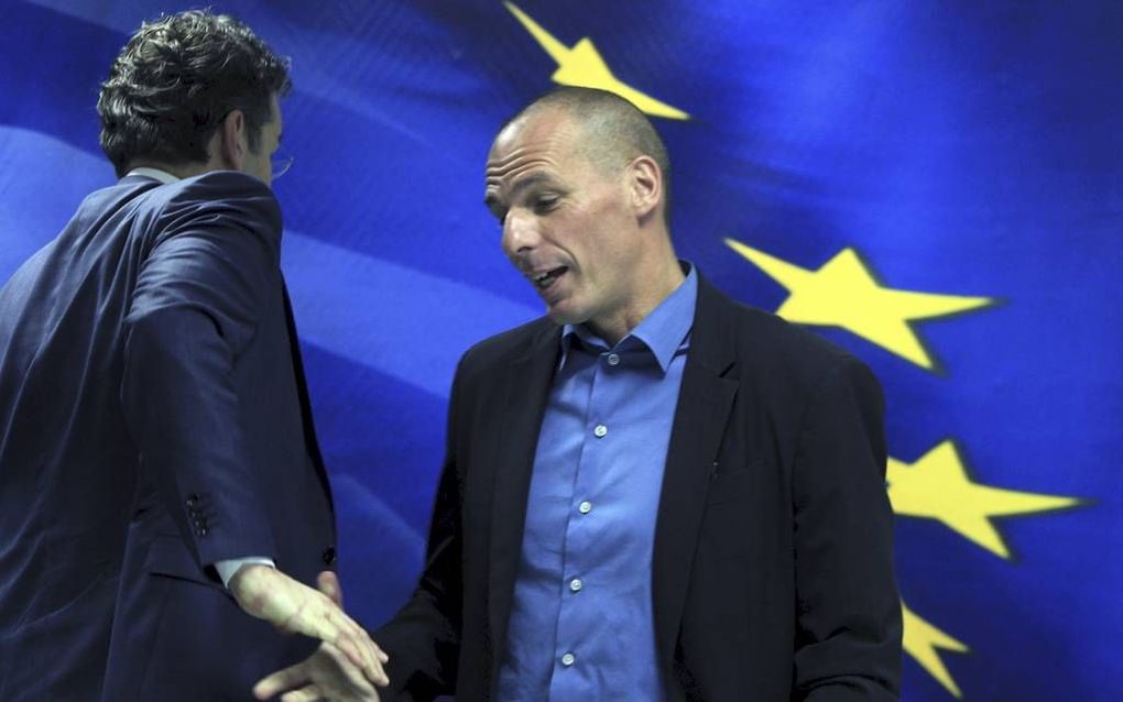 Dijsselbloem (l.) en Varoufakis (r.). beeld EPA