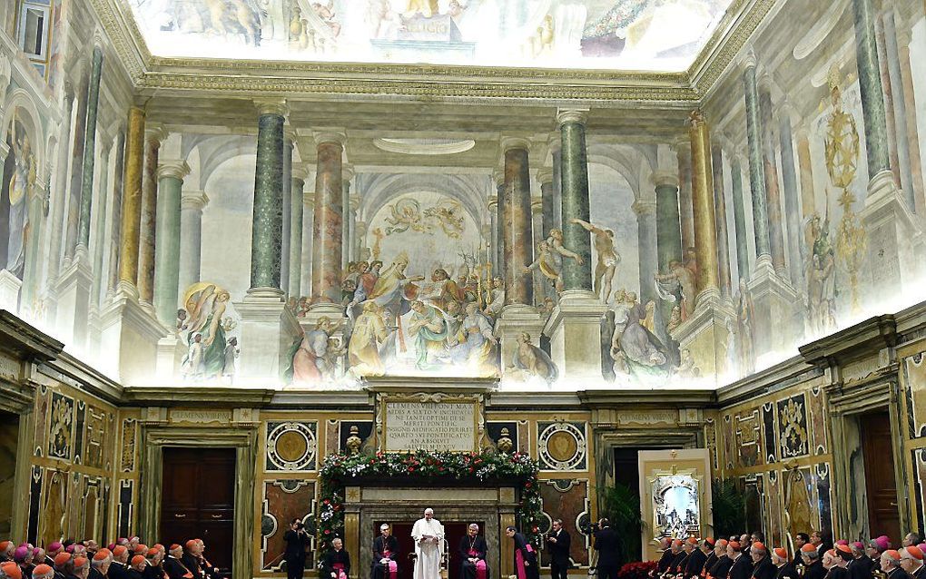 Paus Franciscus sprak gisteren een kerstgroet uit tegenover de curie, de leiding van het Vaticaan.  beeld AFP