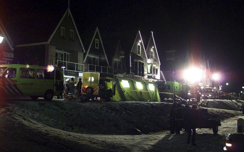 Volendam,  kort na de ramp tijdens de jaarwisseling 2000/2001. beeld ANP