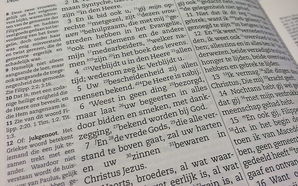 Filippenzen 4:6 is onder de gebruikers van debijbel.nl de populairste Bijbeltekst („Weest in geen ding bezorgd...”). „Deze woorden uit de brief van de apostel Paulus aan de gemeente in Filippi zijn in 2015 het meest geraadpleegd op debijbel.nl.” Beeld RD