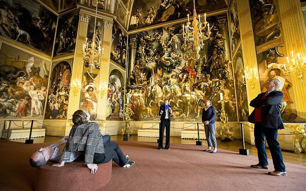 De openstelling van de Oranjezaal van paleis Huis ten Bosch heeft in totaal 49.673 bezoekers getrokken. Dat betekende een bezettingsgraad van 109 procent, zo maakte het Rijksvastgoedbedrijf bekend. beeld ANP