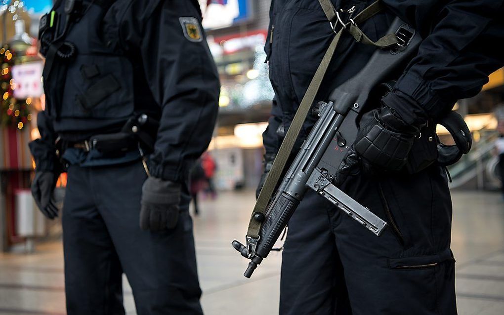 Hoewel de treinstations in de Duitse stad München weer zijn geopend, is het gevaar van een mogelijke aanslag volgens de politie nog niet volledig geweken. beeld AFP