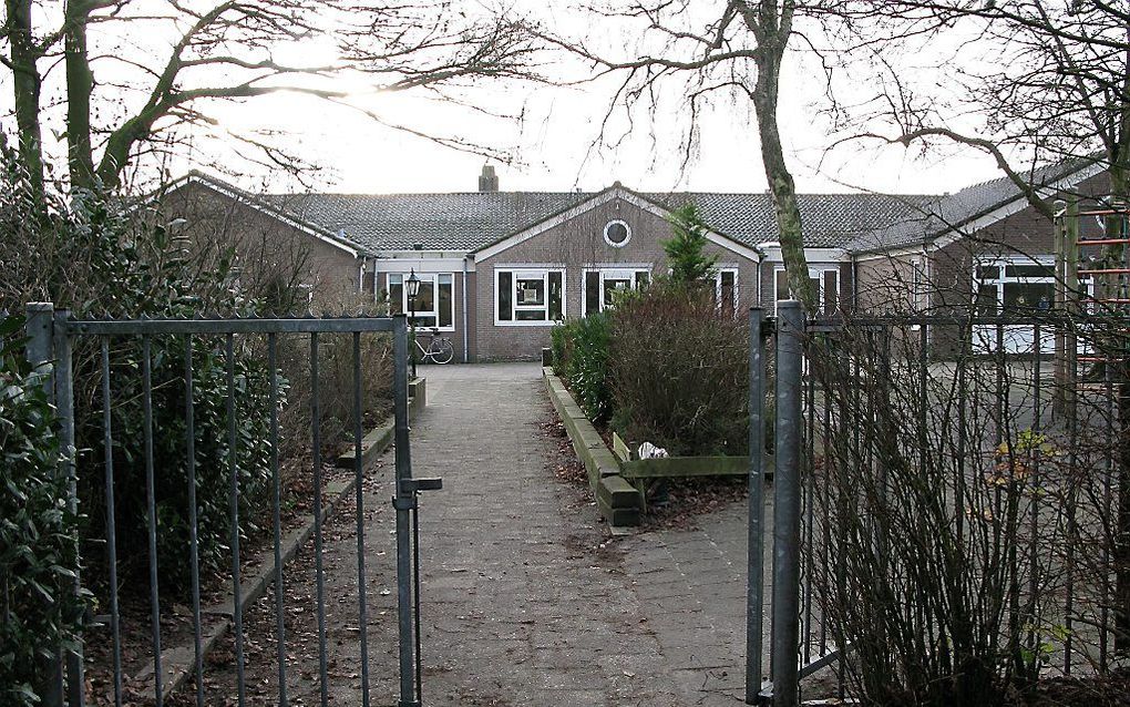 De Christelijk Nationale School in Wouterswoude is vanwege de ijzel al twee dagen dicht. beeld RD, Sjaak Verboom