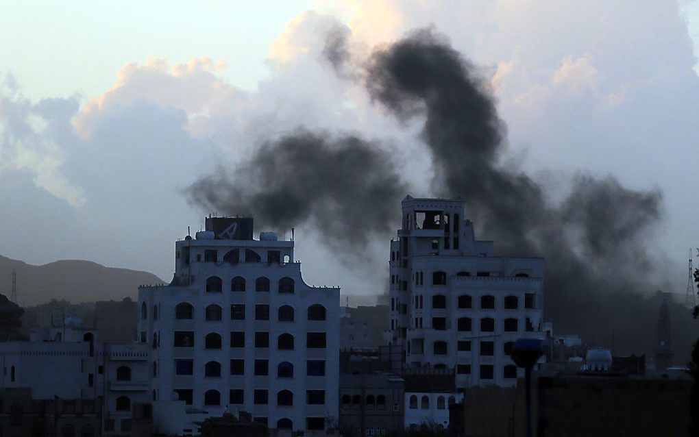 Rookwolken boven Sanaa. Beeld EPA