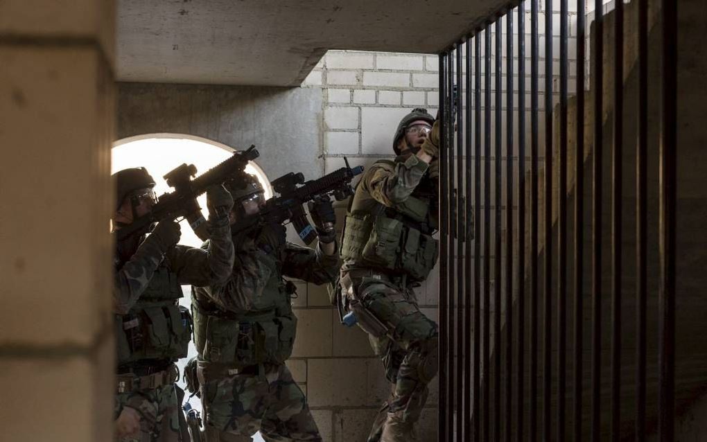 Mariniers schakelen terroristen uit. beeld André Dorst