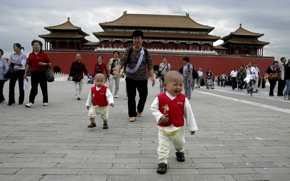 Twee kinderen zullen het straatbeeld in China vaker gaan bepalen, nu het tweekindbeleid van kracht is. beeld Henk Visscher