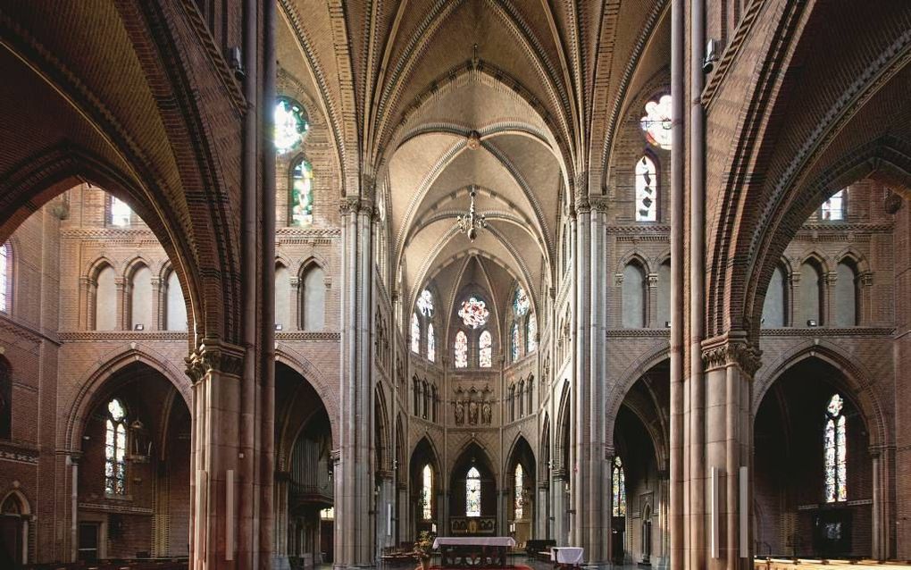 De kerkontwerpen van Pierre Cuypers (1827-1921) hebben iets imposants. Foto: interieur van de Catharinakerk in Eindhoven. beeld WBOOKS