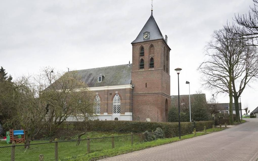 De dorpskerk van Poederoijen. beeld Sjaak Verboom